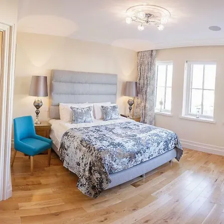 Charleston Villa *
